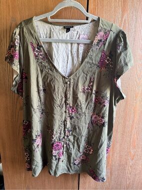 torrid Olive Floral Button-Front V-Neck Blouse